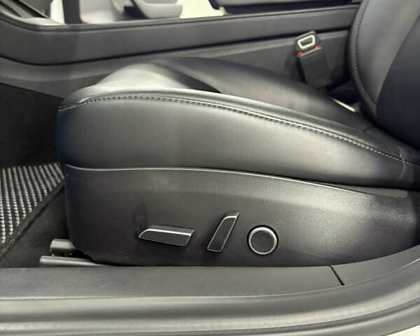 Білий Тесла Модель 3, об'ємом двигуна 0 л та пробігом 113 тис. км за 20200 $, фото 65 на Automoto.ua