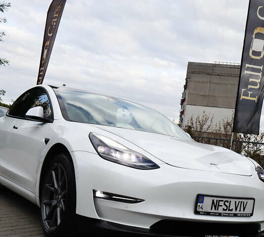 Белый Тесла Модель 3, объемом двигателя 0 л и пробегом 35 тыс. км за 21000 $, фото 2 на Automoto.ua