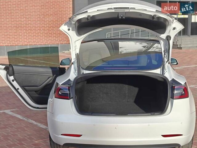 Тесла Модель 3 2021 у Одесі на Automoto.ua Білий Тесла Модель 3, об'ємом двигуна 0 л та пробігом 56 тис. км за 18989 $, фото 13 на Automoto.ua