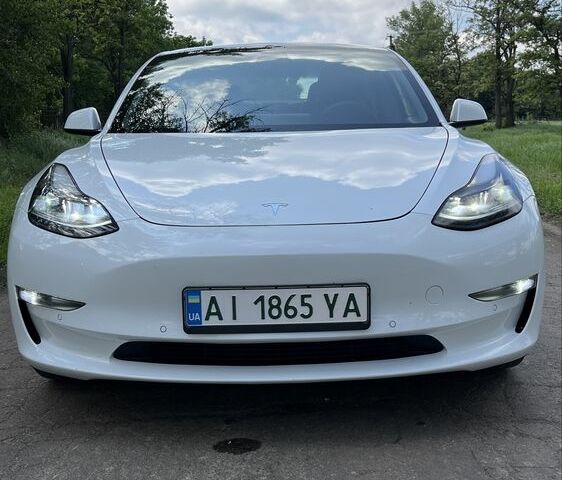 Білий Тесла Модель 3, об'ємом двигуна 0 л та пробігом 93 тис. км за 16500 $, фото 1 на Automoto.ua