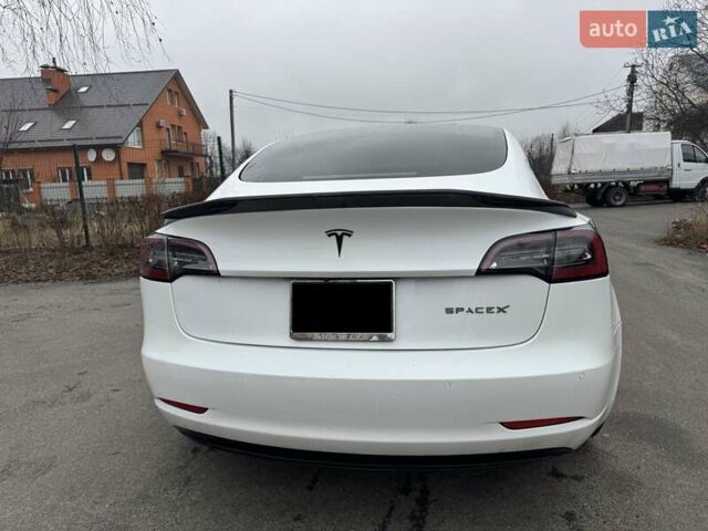 Белый Тесла Модель 3, объемом двигателя 0 л и пробегом 111 тыс. км за 16000 $, фото 1 на Automoto.ua