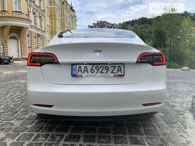 Белый Тесла Модель 3, объемом двигателя 0 л и пробегом 49 тыс. км за 18000 $, фото 5 на Automoto.ua