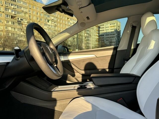 Білий Тесла Модель 3, об'ємом двигуна 0 л та пробігом 71 тис. км за 23600 $, фото 13 на Automoto.ua