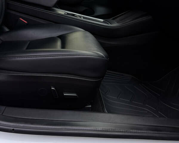 Белый Тесла Модель 3, объемом двигателя 0 л и пробегом 146 тыс. км за 22000 $, фото 15 на Automoto.ua