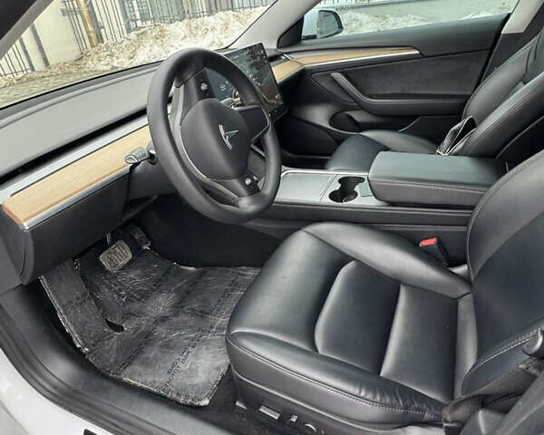 Білий Тесла Модель 3, об'ємом двигуна 0 л та пробігом 115 тис. км за 19999 $, фото 21 на Automoto.ua