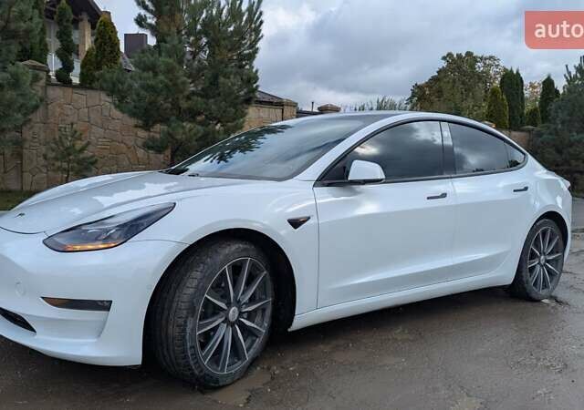 Белый Тесла Модель 3, объемом двигателя 0 л и пробегом 59 тыс. км за 22499 $, фото 2 на Automoto.ua