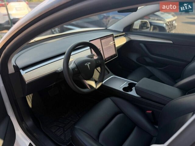 Белый Тесла Модель 3, объемом двигателя 0 л и пробегом 62 тыс. км за 17600 $, фото 22 на Automoto.ua