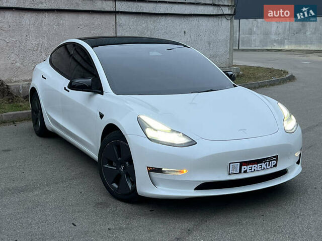 Белый Тесла Модель 3, объемом двигателя 0 л и пробегом 52 тыс. км за 21500 $, фото 2 на Automoto.ua