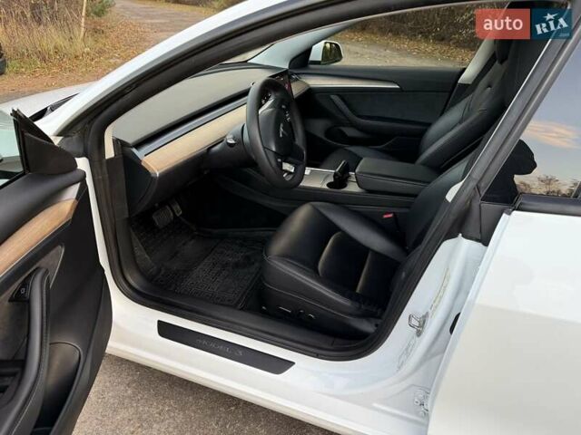 Білий Тесла Модель 3, об'ємом двигуна 0 л та пробігом 88 тис. км за 20950 $, фото 42 на Automoto.ua