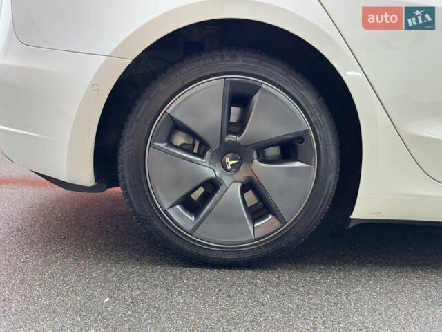 Белый Тесла Модель 3, объемом двигателя 0 л и пробегом 45 тыс. км за 29000 $, фото 33 на Automoto.ua