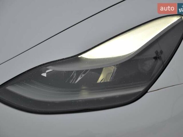 Белый Тесла Модель 3, объемом двигателя 0 л и пробегом 37 тыс. км за 17999 $, фото 15 на Automoto.ua