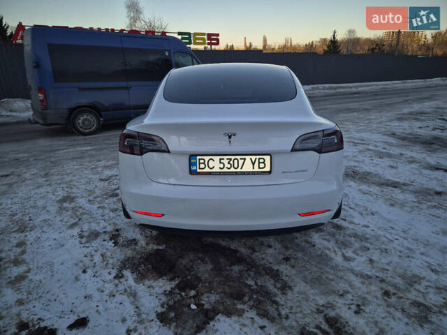Белый Тесла Модель 3, объемом двигателя 0 л и пробегом 42 тыс. км за 19500 $, фото 7 на Automoto.ua