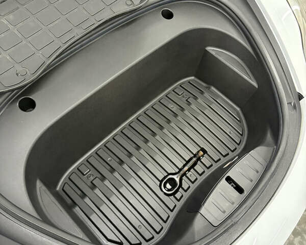 Білий Тесла Модель 3, об'ємом двигуна 0 л та пробігом 113 тис. км за 20200 $, фото 27 на Automoto.ua