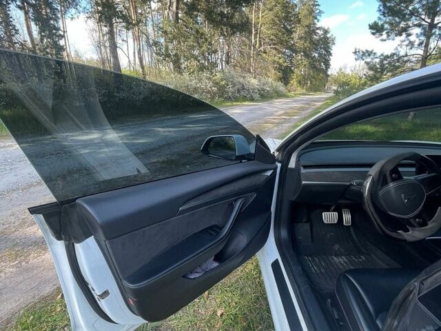 Белый Тесла Модель 3, объемом двигателя 0 л и пробегом 76 тыс. км за 21900 $, фото 17 на Automoto.ua