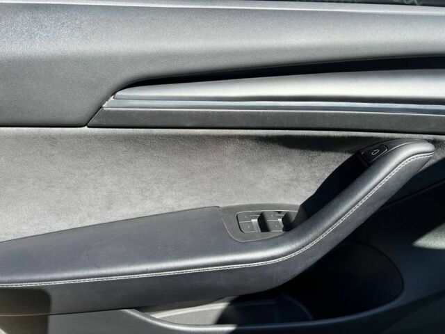 Білий Тесла Модель 3, об'ємом двигуна 0 л та пробігом 120 тис. км за 18786 $, фото 11 на Automoto.ua