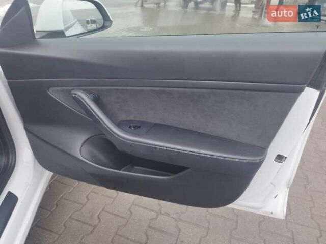 Білий Тесла Модель 3, об'ємом двигуна 0 л та пробігом 79 тис. км за 16200 $, фото 28 на Automoto.ua