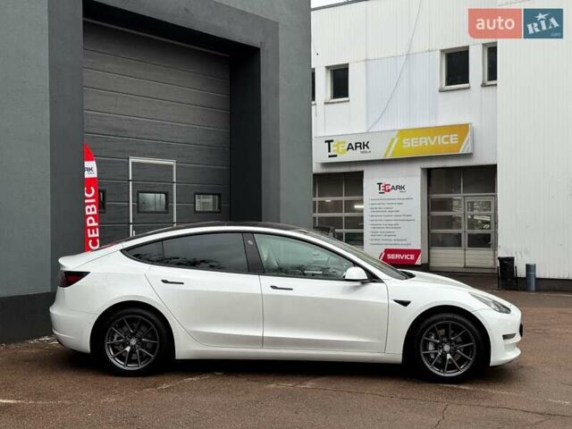 Белый Тесла Модель 3, объемом двигателя 0 л и пробегом 85 тыс. км за 19000 $, фото 10 на Automoto.ua