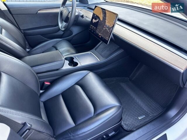 Білий Тесла Модель 3, об'ємом двигуна 0 л та пробігом 65 тис. км за 17950 $, фото 30 на Automoto.ua