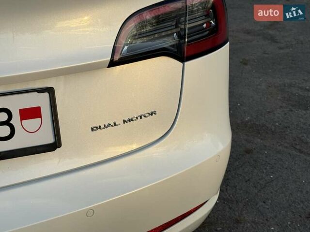 Білий Тесла Модель 3, об'ємом двигуна 0 л та пробігом 88 тис. км за 20950 $, фото 12 на Automoto.ua