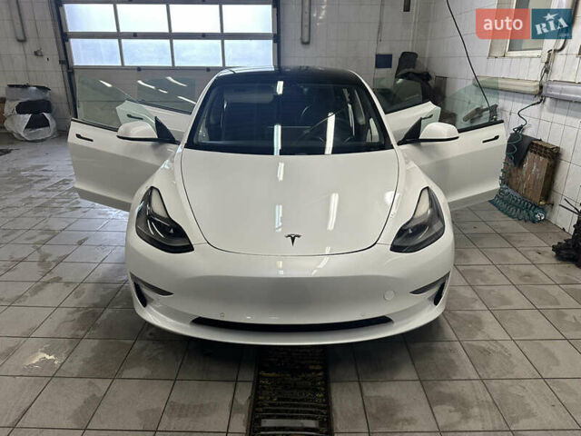 Белый Тесла Модель 3, объемом двигателя 0 л и пробегом 143 тыс. км за 17500 $, фото 1 на Automoto.ua