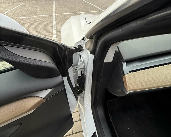 Белый Тесла Модель 3, объемом двигателя 0 л и пробегом 98 тыс. км за 19000 $, фото 30 на Automoto.ua