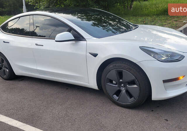 Белый Тесла Модель 3, объемом двигателя 0 л и пробегом 107 тыс. км за 19000 $, фото 2 на Automoto.ua
