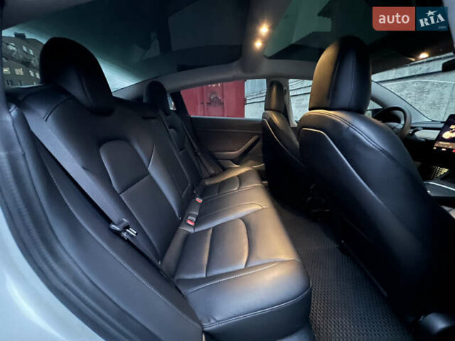 Белый Тесла Модель 3, объемом двигателя 0 л и пробегом 52 тыс. км за 21500 $, фото 28 на Automoto.ua