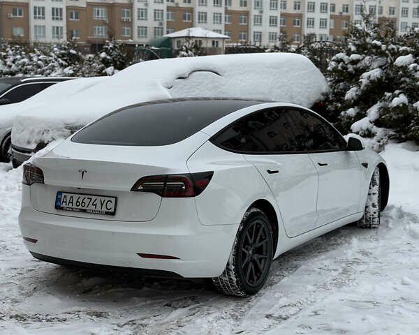 Білий Тесла Модель 3, об'ємом двигуна 0 л та пробігом 63 тис. км за 17900 $, фото 10 на Automoto.ua