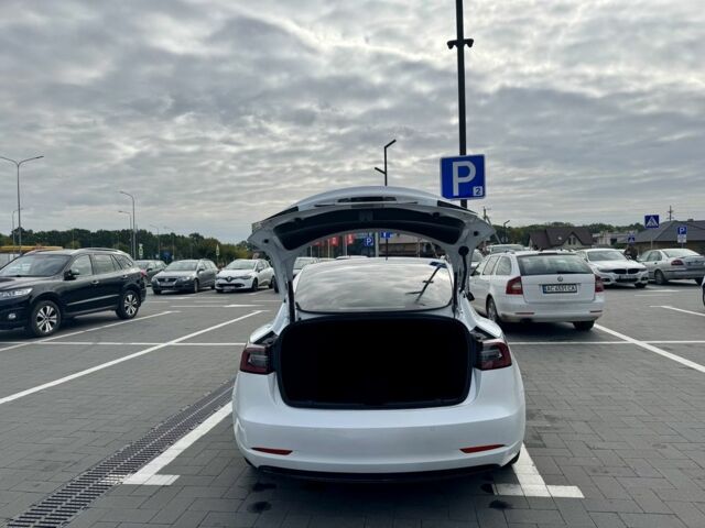 Тесла Модель 3 2021 в Луцке на Automoto.ua Белый Тесла Модель 3, объемом двигателя 0 л и пробегом 170 тыс. км за 18500 $, фото 21 на Automoto.ua