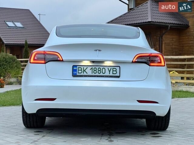 Білий Тесла Модель 3, об'ємом двигуна 0 л та пробігом 113 тис. км за 16200 $, фото 12 на Automoto.ua