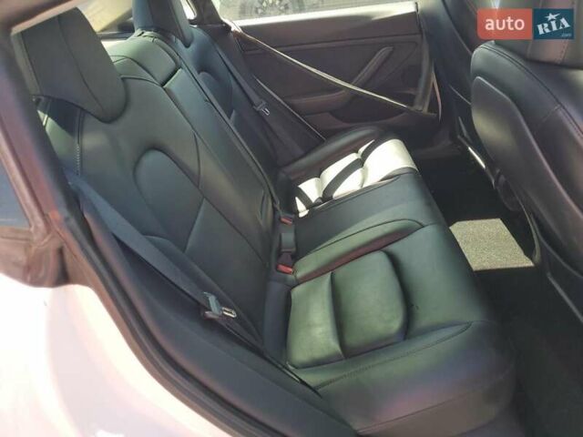 Білий Тесла Модель 3, об'ємом двигуна 0 л та пробігом 73 тис. км за 16700 $, фото 8 на Automoto.ua