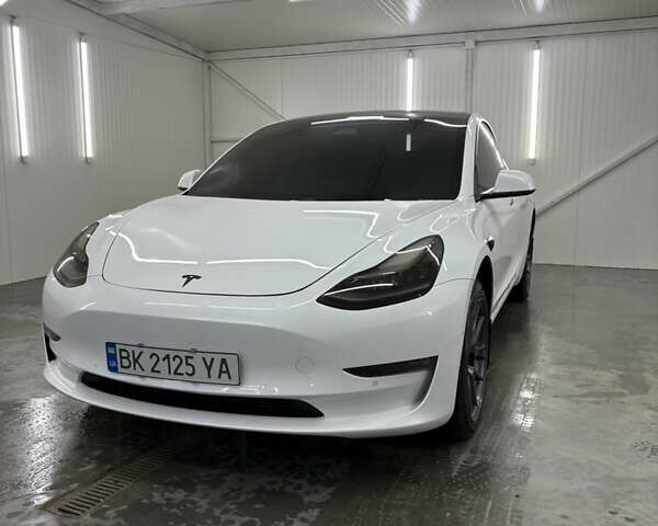 Білий Тесла Модель 3, об'ємом двигуна 0 л та пробігом 113 тис. км за 20200 $, фото 6 на Automoto.ua