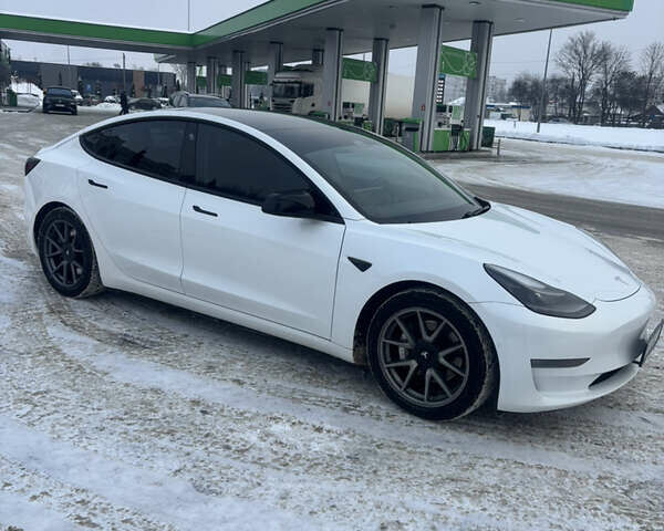 Білий Тесла Модель 3, об'ємом двигуна 0 л та пробігом 145 тис. км за 16500 $, фото 2 на Automoto.ua