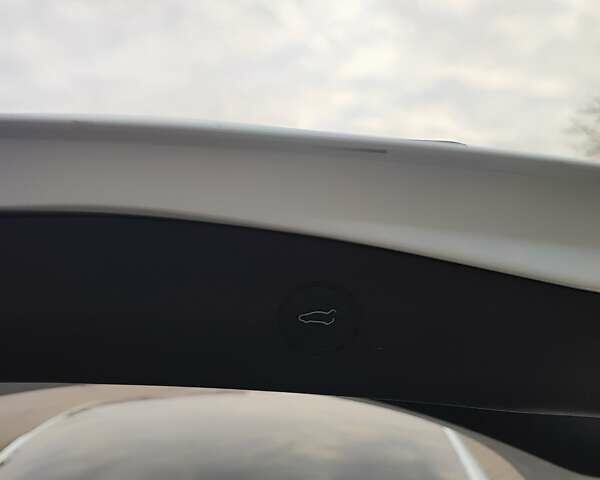 Білий Тесла Модель 3, об'ємом двигуна 0 л та пробігом 106 тис. км за 17000 $, фото 8 на Automoto.ua