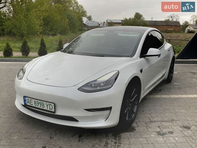 Білий Тесла Модель 3, об'ємом двигуна 0 л та пробігом 53 тис. км за 13800 $, фото 3 на Automoto.ua