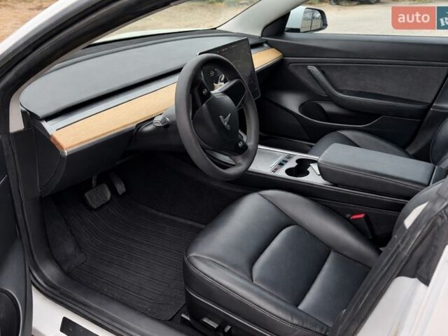 Белый Тесла Модель 3, объемом двигателя 0 л и пробегом 108 тыс. км за 19100 $, фото 11 на Automoto.ua