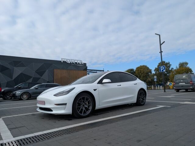 Тесла Модель 3 2021 в Луцке на Automoto.ua Белый Тесла Модель 3, объемом двигателя 0 л и пробегом 170 тыс. км за 17000 $, фото 8 на Automoto.ua