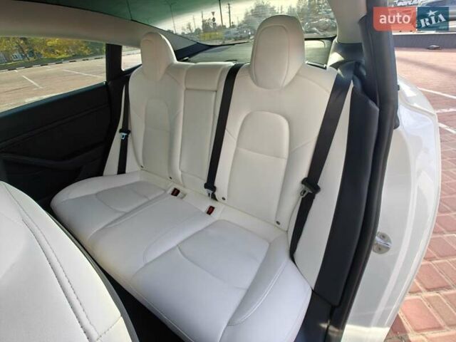 Тесла Модель 3 2021 у Одесі на Automoto.ua Білий Тесла Модель 3, об'ємом двигуна 0 л та пробігом 56 тис. км за 18989 $, фото 2 на Automoto.ua