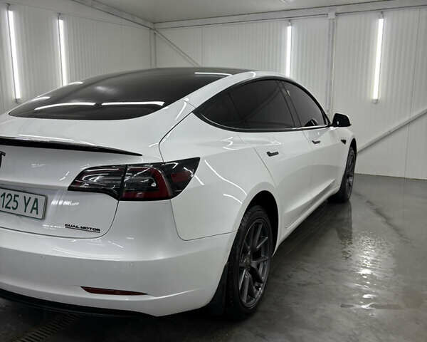 Білий Тесла Модель 3, об'ємом двигуна 0 л та пробігом 113 тис. км за 20200 $, фото 47 на Automoto.ua