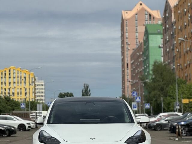 Белый Тесла Модель 3, объемом двигателя 0 л и пробегом 217 тыс. км за 15000 $, фото 1 на Automoto.ua