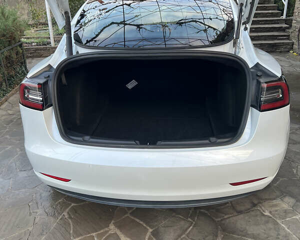 Білий Тесла Модель 3, об'ємом двигуна 0 л та пробігом 57 тис. км за 23000 $, фото 9 на Automoto.ua