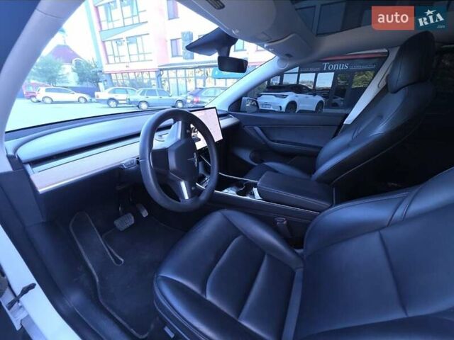 Білий Тесла Модель 3, об'ємом двигуна 0 л та пробігом 68 тис. км за 18300 $, фото 5 на Automoto.ua