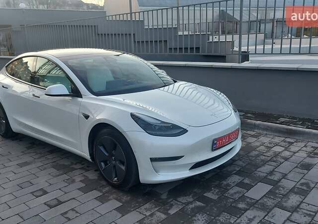 Білий Тесла Модель 3, об'ємом двигуна 0 л та пробігом 60 тис. км за 22600 $, фото 1 на Automoto.ua