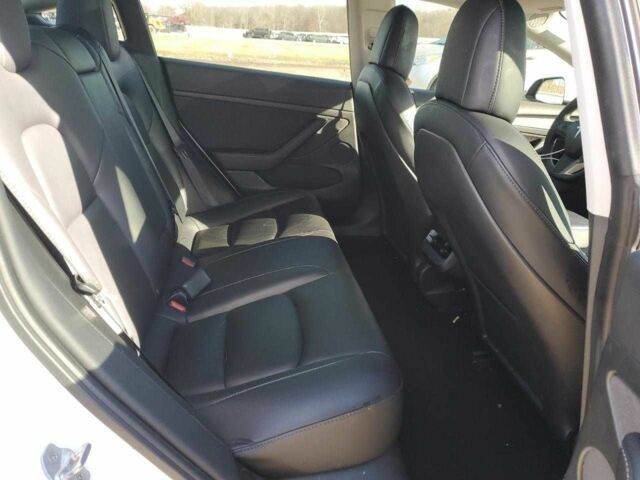 Белый Тесла Модель 3, объемом двигателя 0 л и пробегом 51 тыс. км за 5100 $, фото 9 на Automoto.ua