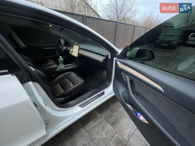 Белый Тесла Модель 3, объемом двигателя 0 л и пробегом 60 тыс. км за 19000 $, фото 12 на Automoto.ua