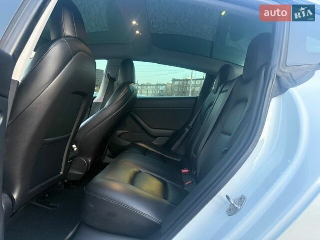 Белый Тесла Модель 3, объемом двигателя 0 л и пробегом 85 тыс. км за 17500 $, фото 2 на Automoto.ua