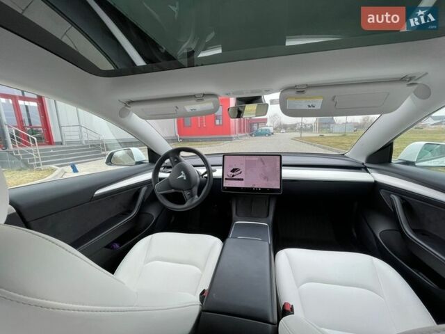 Білий Тесла Модель 3, об'ємом двигуна 0 л та пробігом 61 тис. км за 16700 $, фото 24 на Automoto.ua