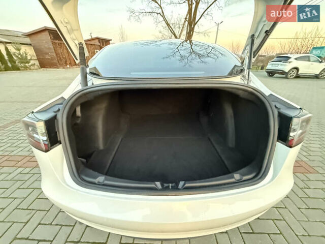 Білий Тесла Модель 3, об'ємом двигуна 0 л та пробігом 76 тис. км за 21500 $, фото 17 на Automoto.ua