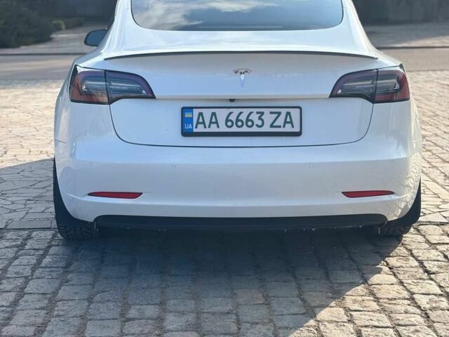 Білий Тесла Модель 3, об'ємом двигуна 0 л та пробігом 108 тис. км за 17500 $, фото 2 на Automoto.ua