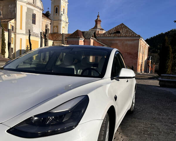 Белый Тесла Модель 3, объемом двигателя 0 л и пробегом 58 тыс. км за 22200 $, фото 12 на Automoto.ua